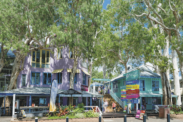 Promenade in Palm Cove, ©Tony Gorell