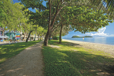 Promenade in Palm Cove