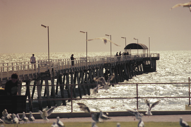 Pier in Glenelg am Strand