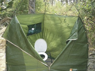 Toilettenzelt beim Wildcamping, ©Hendrik Mueller