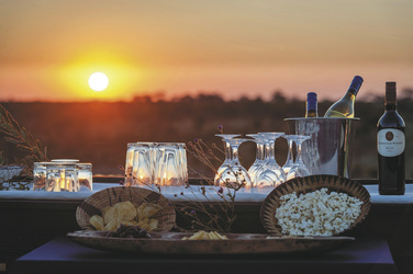 Sundowner im Khwai Game Reserve, ©Peter & Beverly Pickford 2014