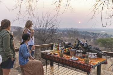 Sundowner mit Blick auf den Chobe Fluss, ©Bush Ways