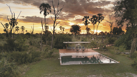 Abkühlung im Pool beim Sonnenuntergang, ©Andrea Howard