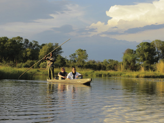 Mit dem Mokoro im Okavango Delta