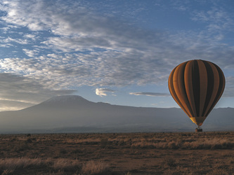 Sonnenaufgang am Kilimanjaro, ©Kilimanjaro Balloon Safaris