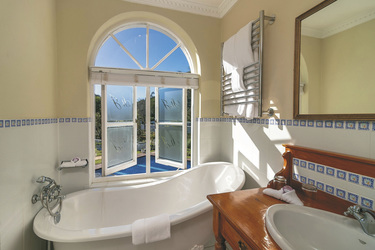 Deluxe Suite, ©St. James of Knysna