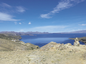 Blick von der Isla de Sol auf den Titicaca-See