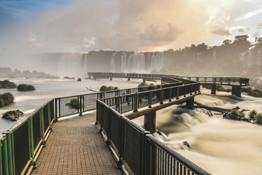 Stege über den Iguazu Fluss, ©Andre Dib