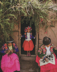 Frauen in Tracht, ©Andean - francesca@andean.travel