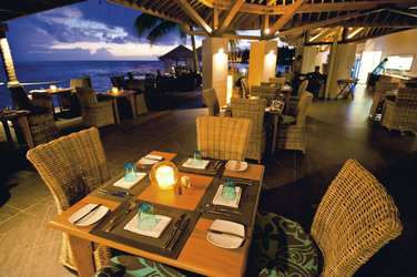 Restaurant über dem Wasser , ©Sinalei Reef Resort & Spa Samoa