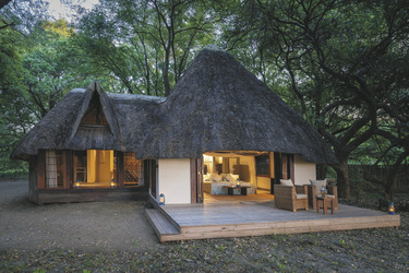 Beispiel einer Bush Suite im Luangwa River Camp, ©Dana Allen www.photosafari-africa.com