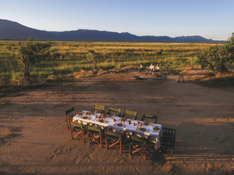 Essen unter freiem Himmel im Mana Pools Nationalpark, ©Robin Pope Safaris