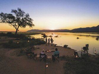 Abendliche atmosphäre im Johns Camp, ©Robin Pope Safaris