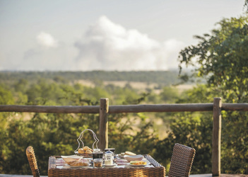 Frühstück mit Ausblick auf die Gischt der Victoria Wasserfälle, ©Lesanne Dunlop